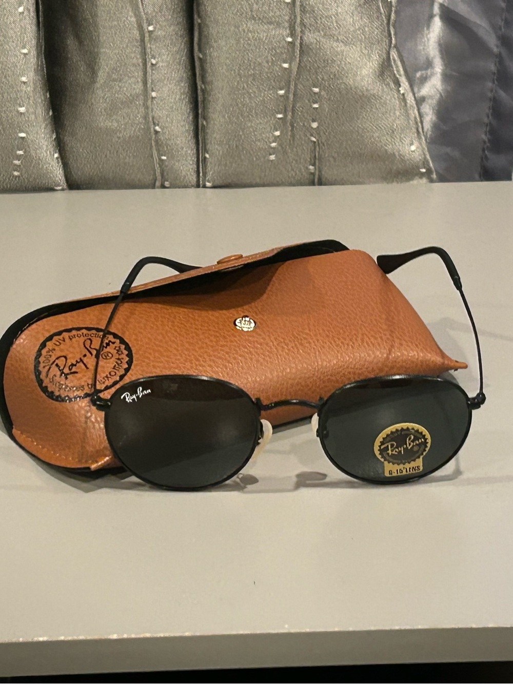 Ray-Ban Black Round Metal Sunglasses with Brown Leather Case
